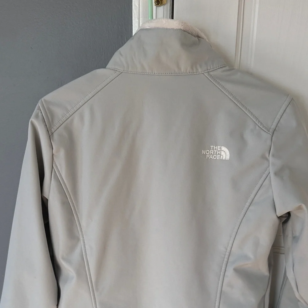 The North Face Women's Light Gray Jacket - Picture 7 of 7